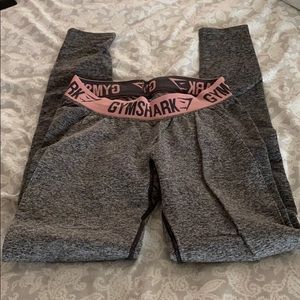 Gym shark leggings with booty contour